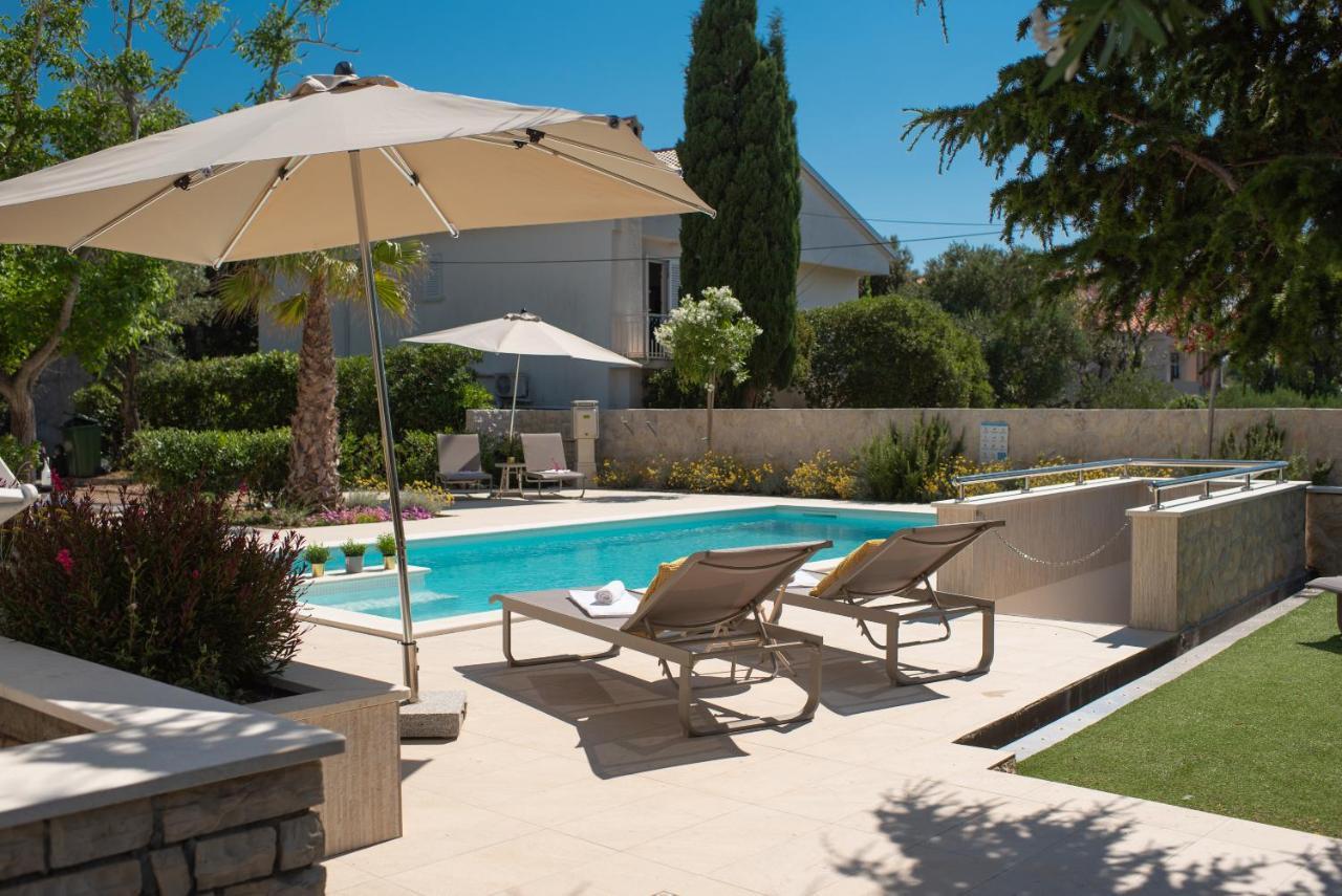 Pool Apartments Galeb Novalja Ngoại thất bức ảnh